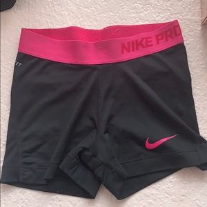 nike pro shorts 3 in (black with pink band)